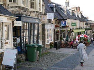 Une rue typique de village anglais